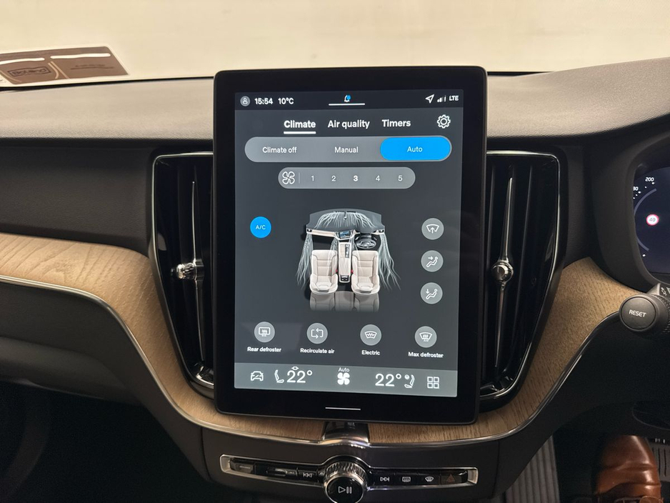 2026 Volvo XC60 - image 18