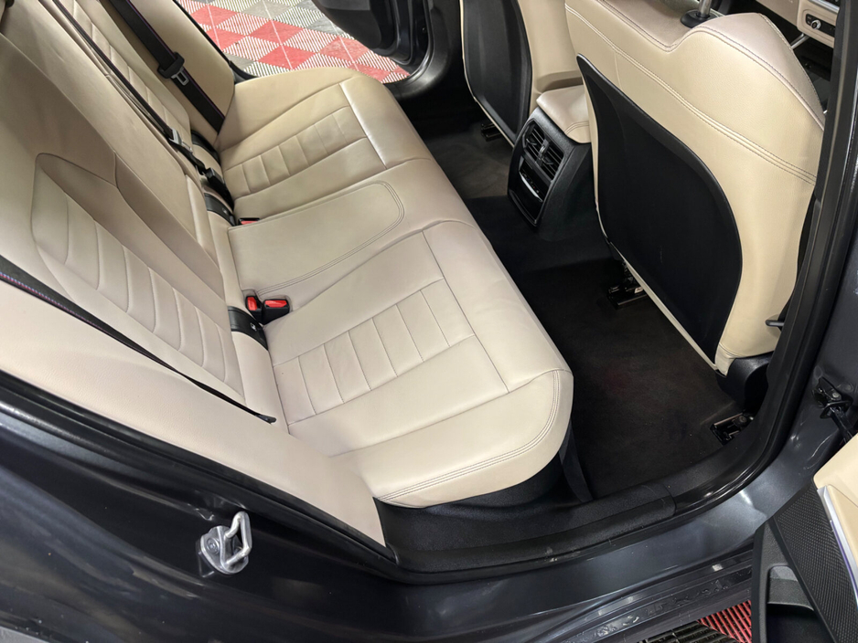 2021 BMW 3 Series - image 10