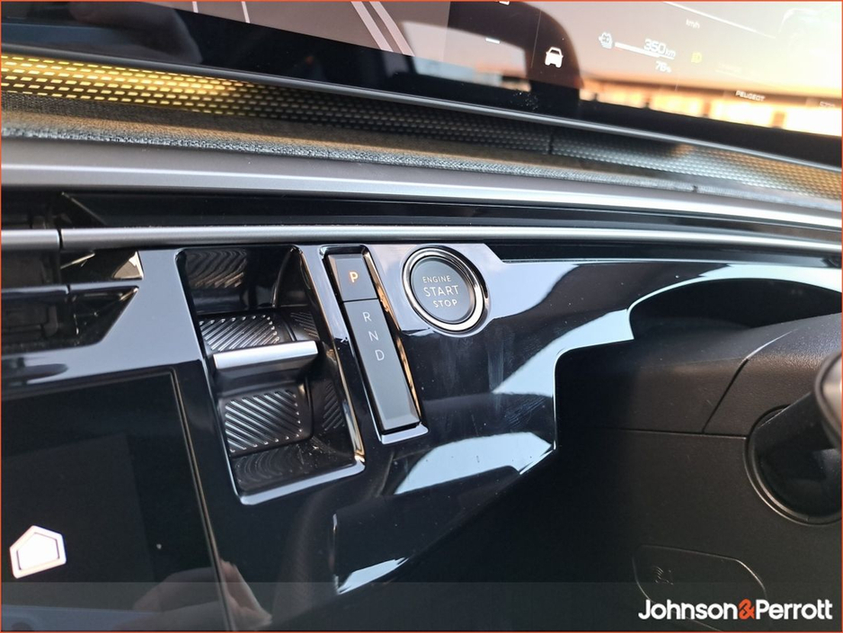 2025 Peugeot 5008 TOP SPEC ! BEV 73kwh 210hp GT ! €58,900