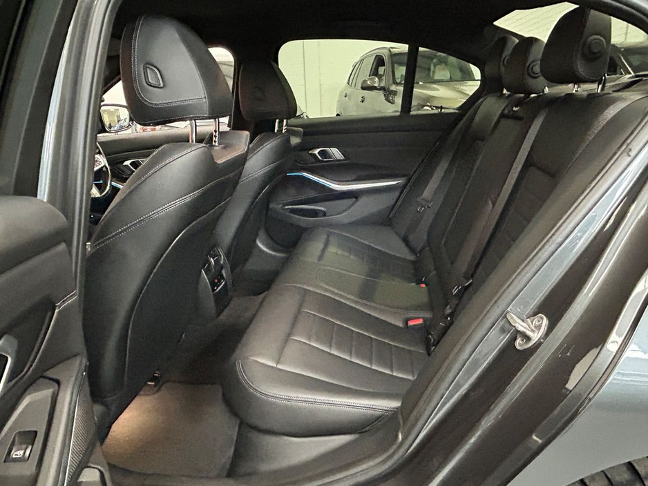 2021 BMW 3 Series - image 23