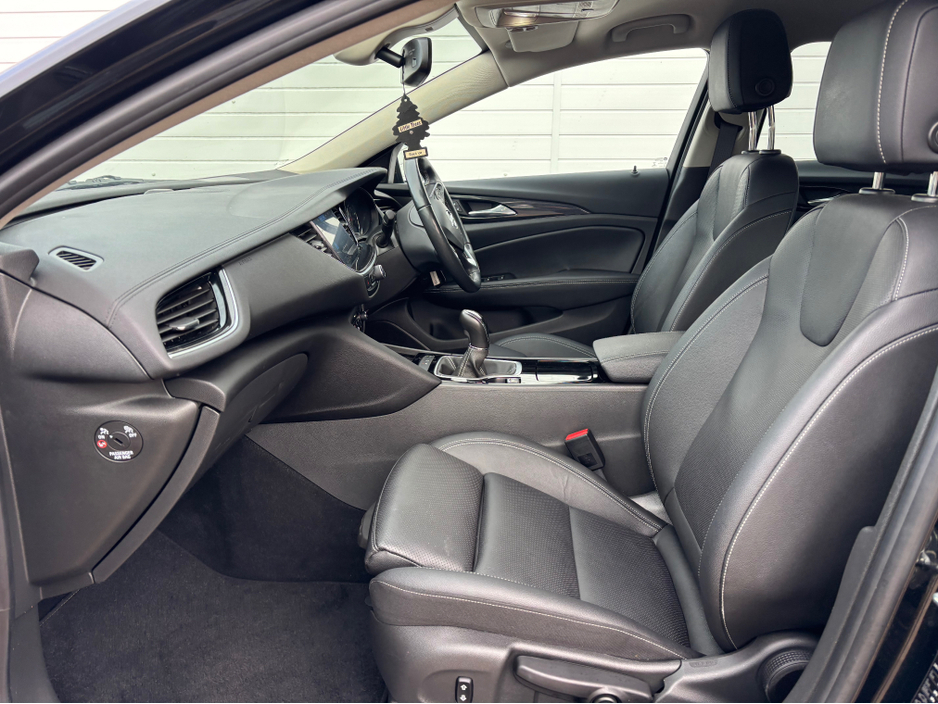2022 Opel Insignia - image 21