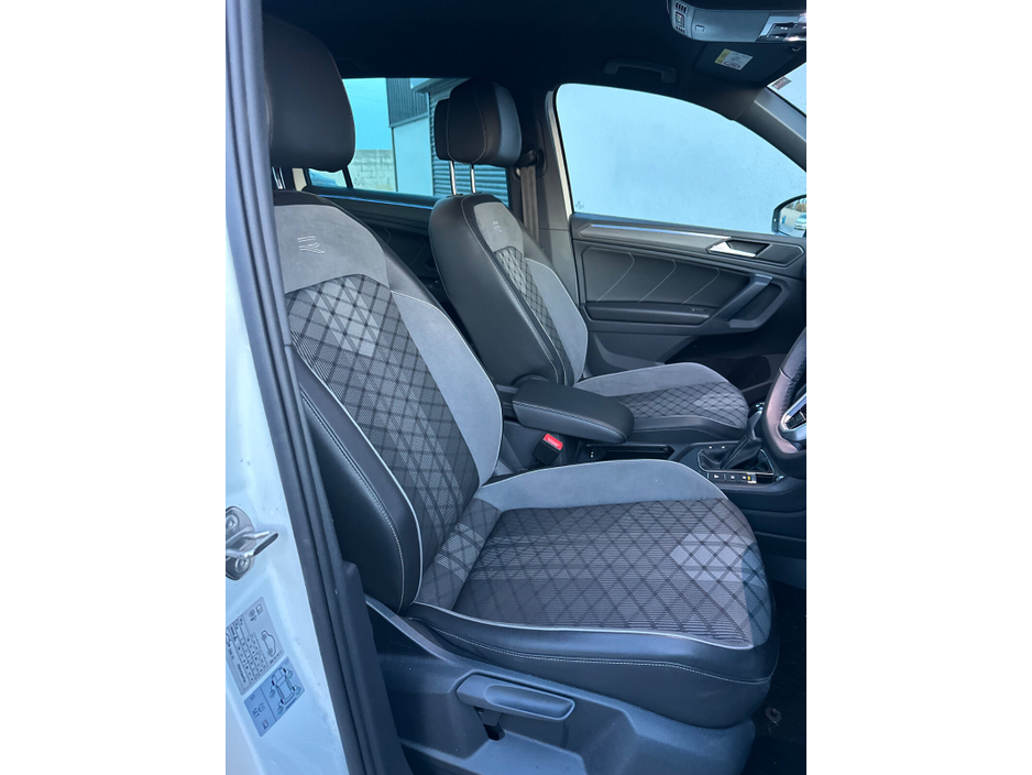 2020 Volkswagen Tiguan - image 19