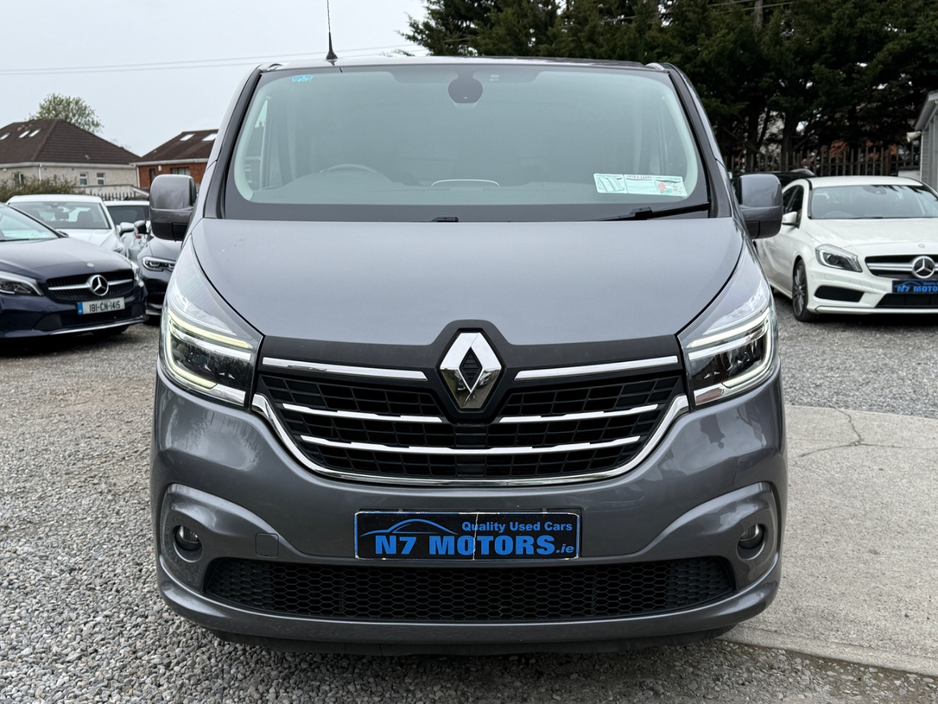 2021 Renault Trafic - image 8