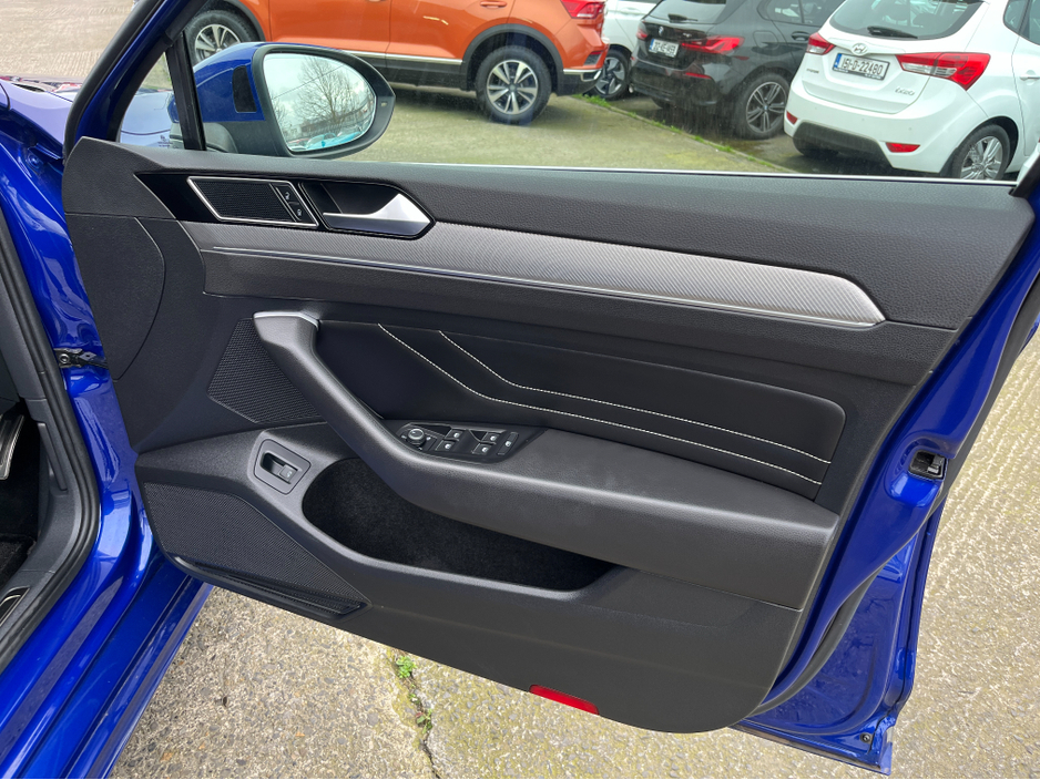 2021 Volkswagen Passat - image 16