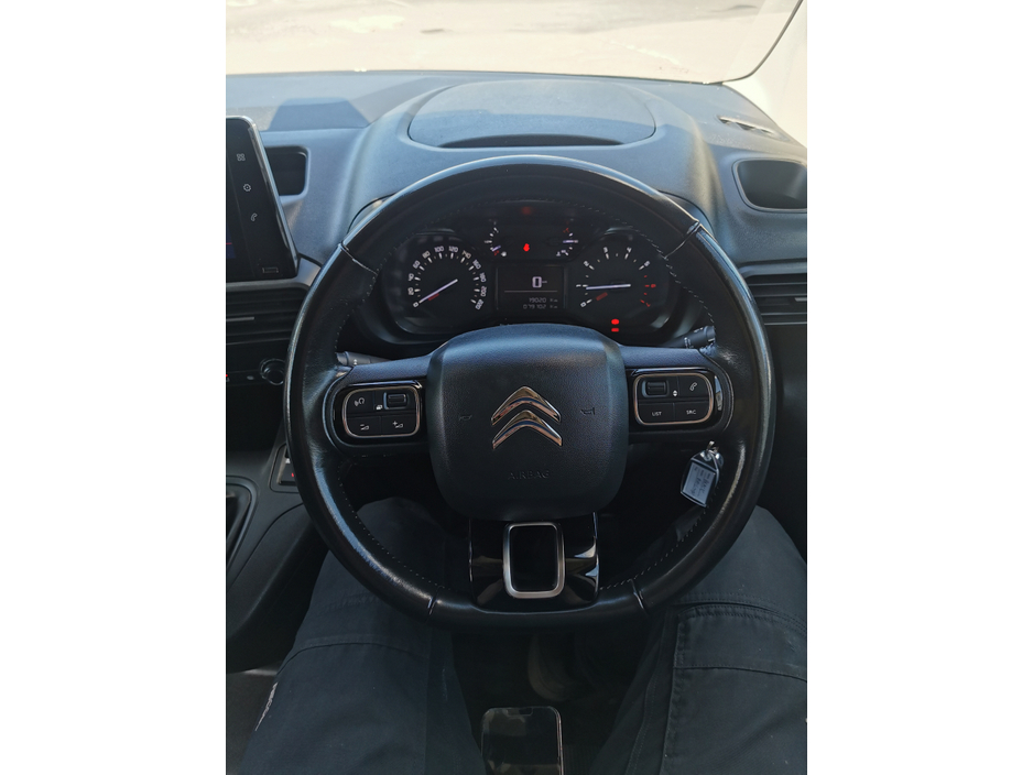 2021 Citroen Berlingo - image 11