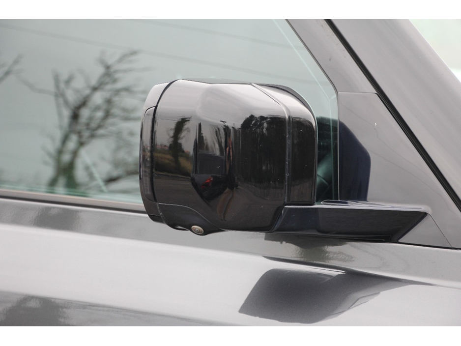 2022 Land Rover Defender - image 32