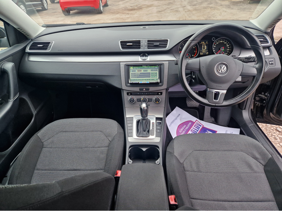 2013 Volkswagen Passat - image 17