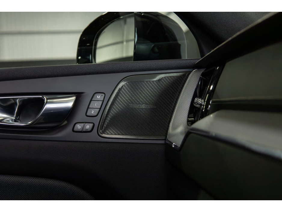 2020 Volvo XC60 - image 17