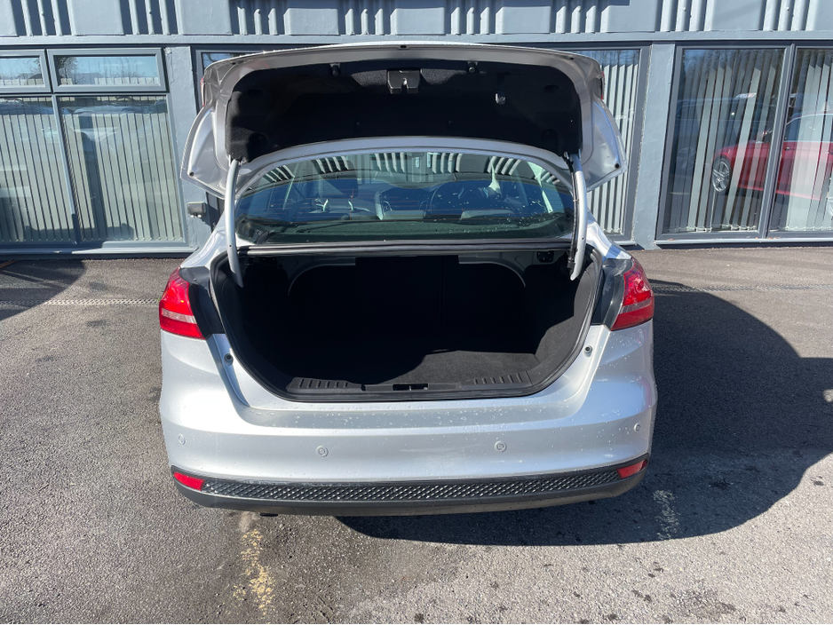 2017 Ford Focus - image 5