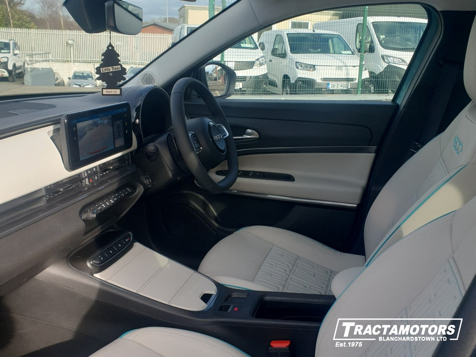 2025 Fiat 600 - image 4