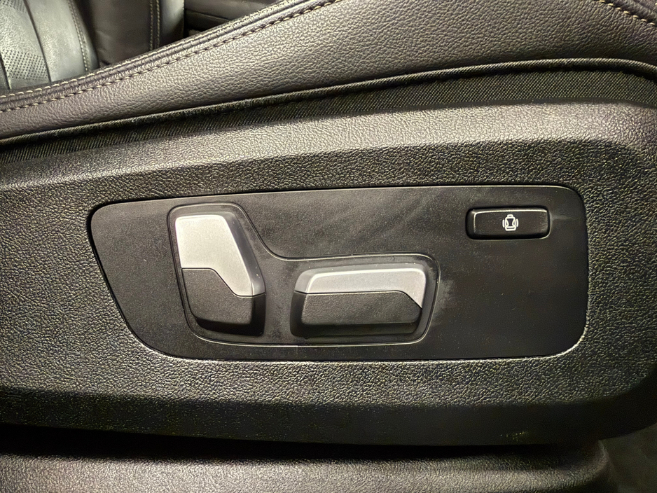 2022 BMW X5 - image 24