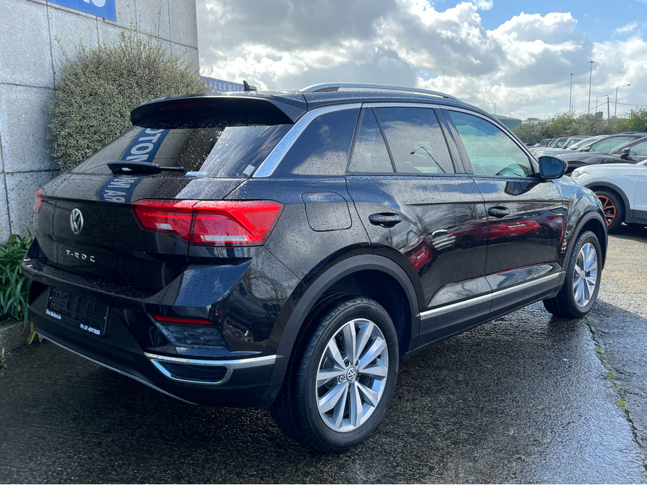 2021 Volkswagen T-Roc - image 4