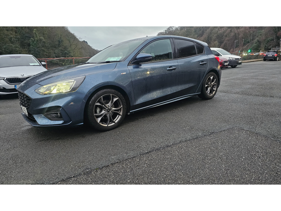 2021 Ford Focus - image 2