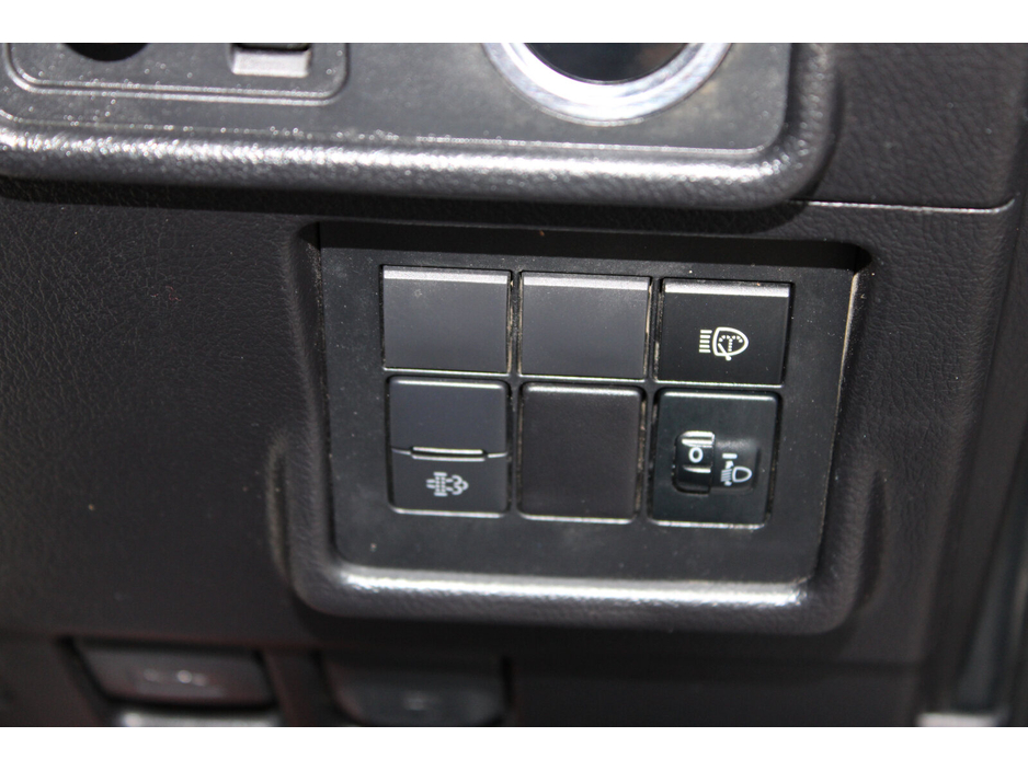 2022 Toyota Landcruiser - image 24