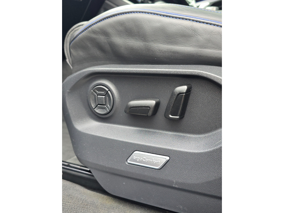 2023 Volkswagen Touareg 3.0TSI V6 R-LINE 462BHP 5DR LAPIZ BLUE +MAXTON KIT STUNNING! €67,950