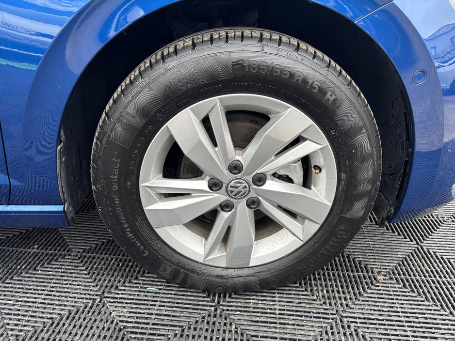 2021 Volkswagen Polo - image 3