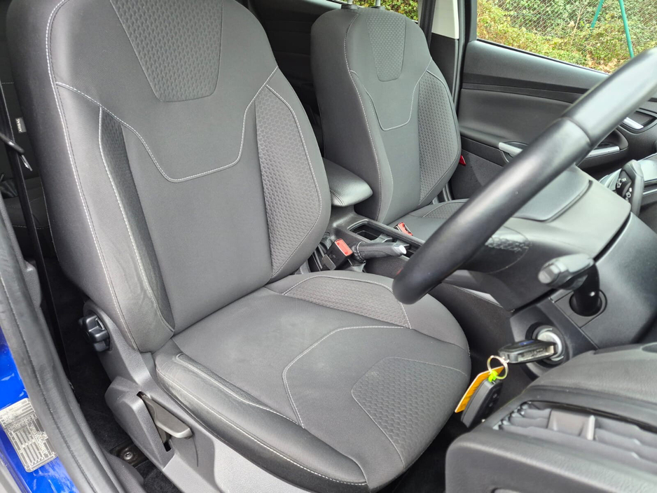 2018 Ford Focus - image 18