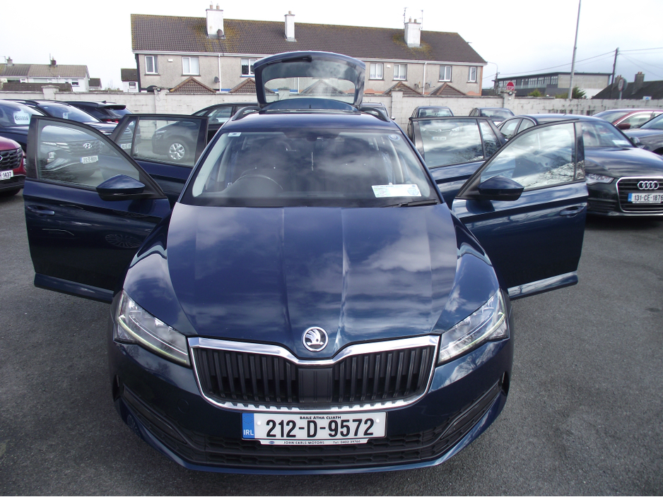 2021 Skoda Superb - image 19