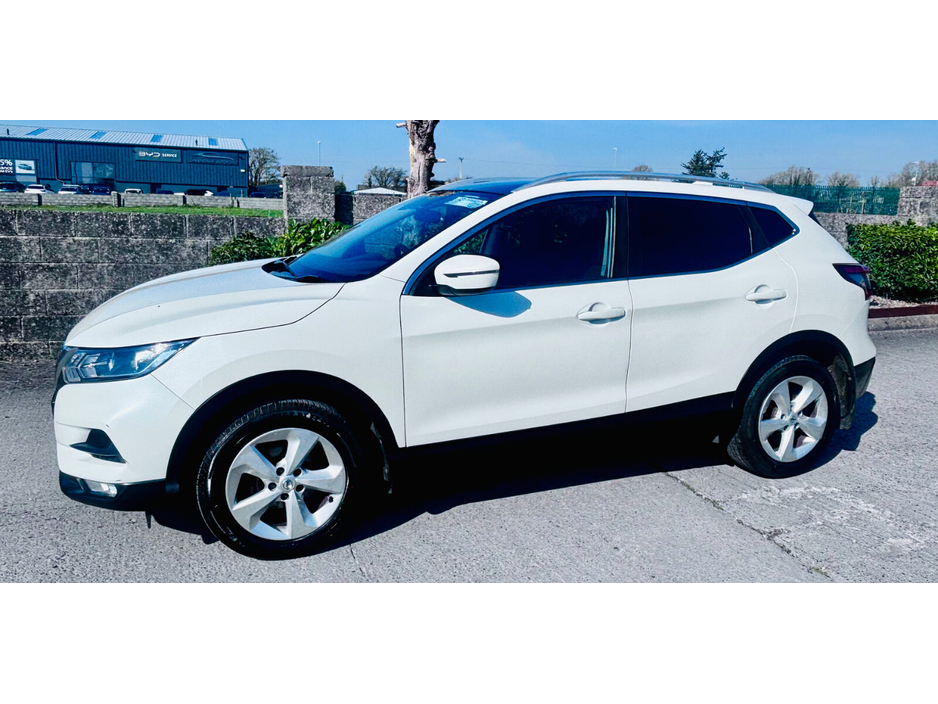 2018 Nissan Qashqai - image 2