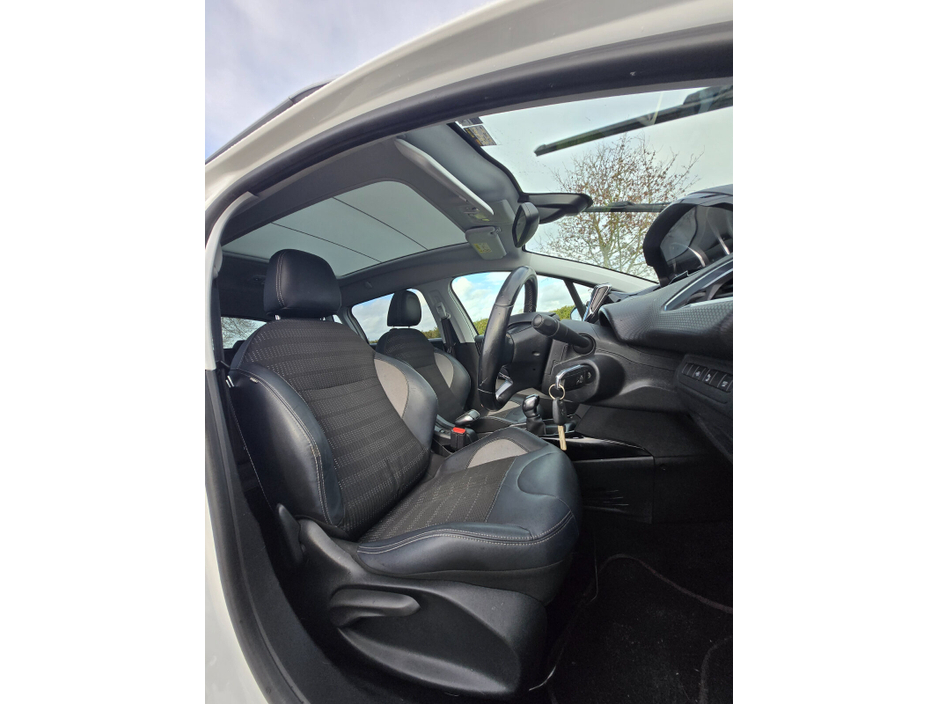 2019 Peugeot 2008 - image 11