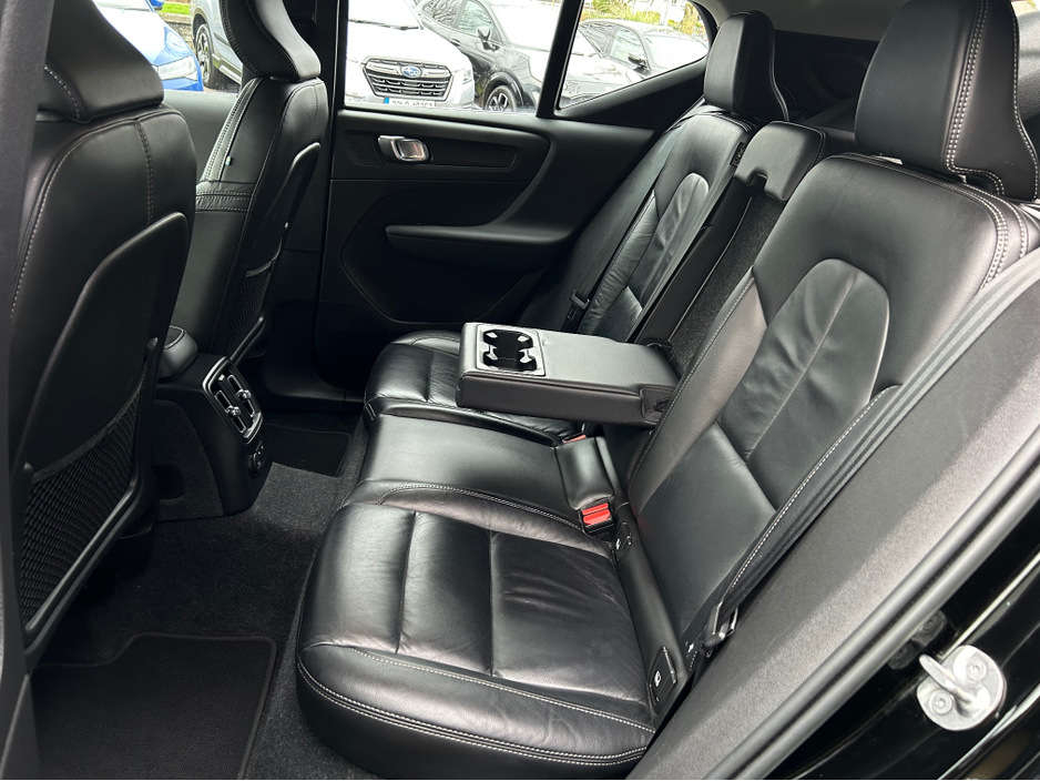 2023 Volvo XC40 - image 11