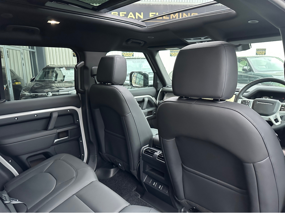 2026 Land Rover Defender Borosco Grey /  X-DYNAMIC SE €119,950