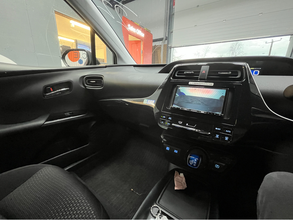 2022 Toyota Prius - image 14