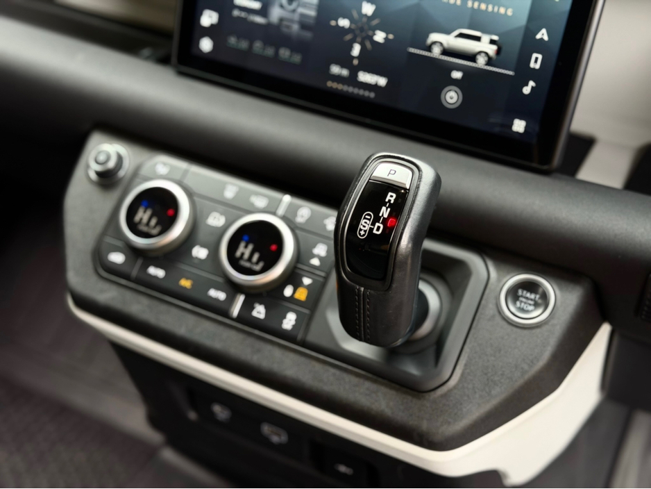 2021 Land Rover Defender - image 15