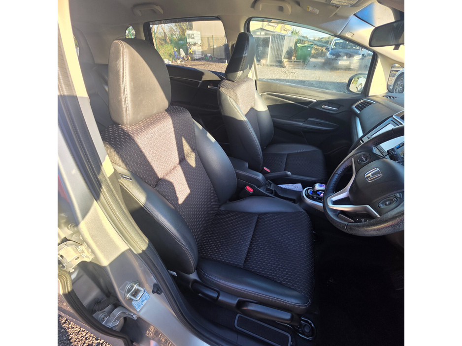 2016 Honda Fit - image 13