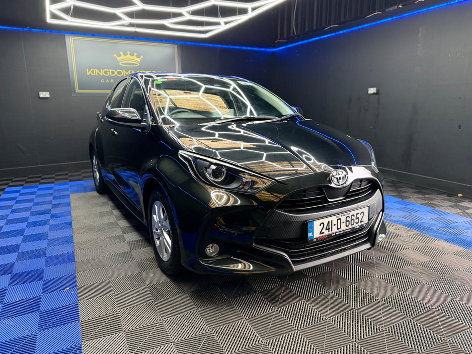 2024 Toyota Yaris - image 3