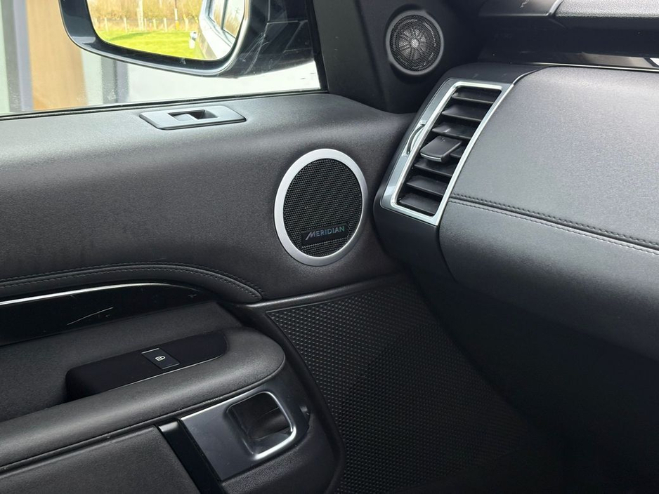 2024 Land Rover Discovery - image 22