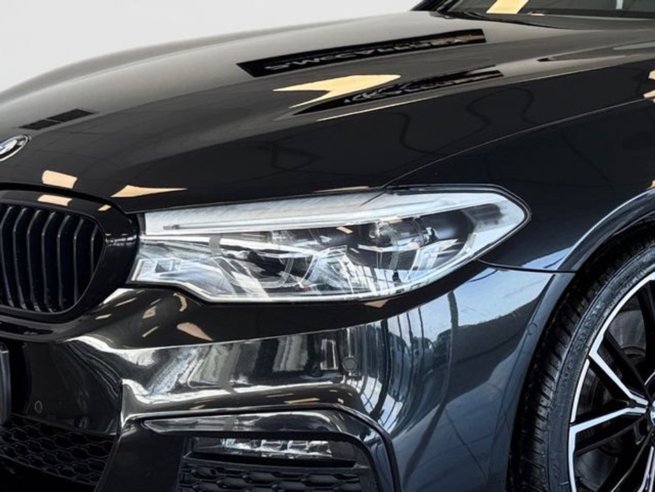 2020 BMW 5 Series - image 9