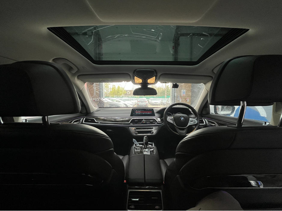 2017 BMW 7 Series - image 20