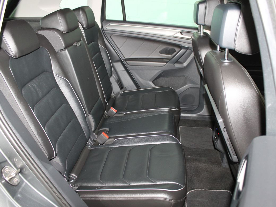 2020 Volkswagen Tiguan - image 14