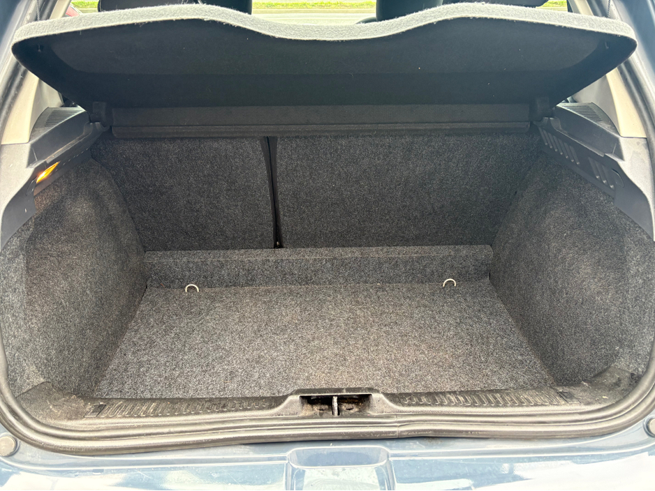 2012 Renault Clio - image 9