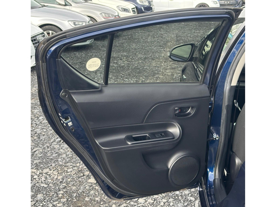 2019 Toyota Aqua - image 12