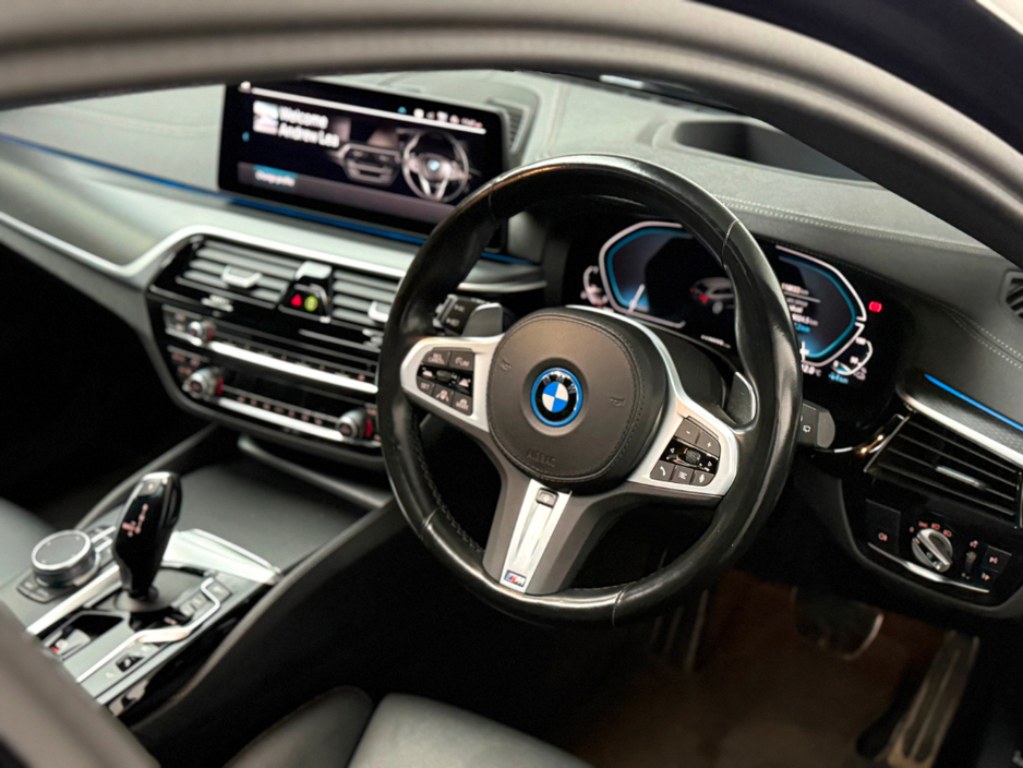 2023 BMW 5 Series - image 10