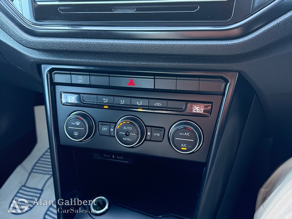 2021 Volkswagen T-Roc - image 15