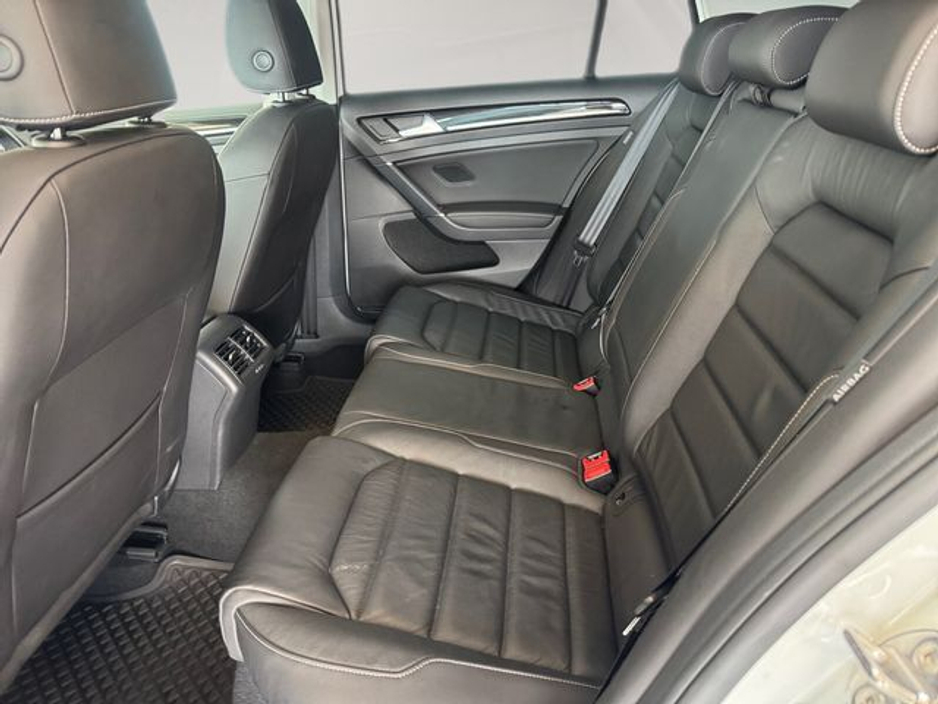 2020 Volkswagen Golf - image 16