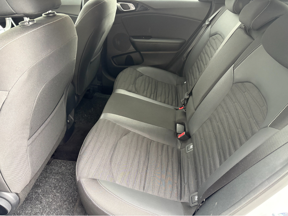 2025 Kia Ceed - image 10