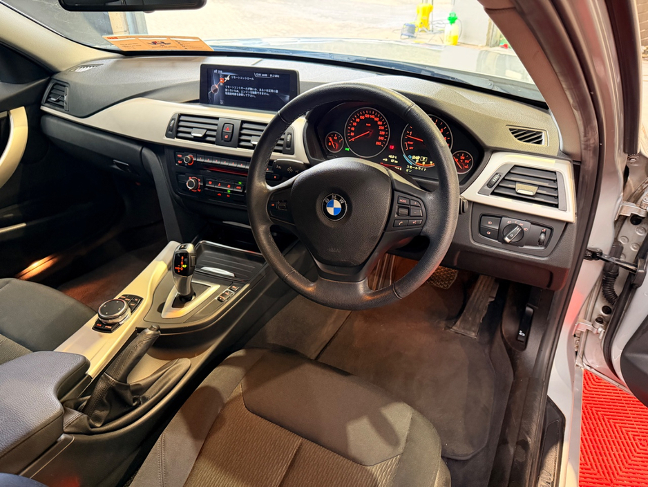 2015 BMW 3 Series - image 20