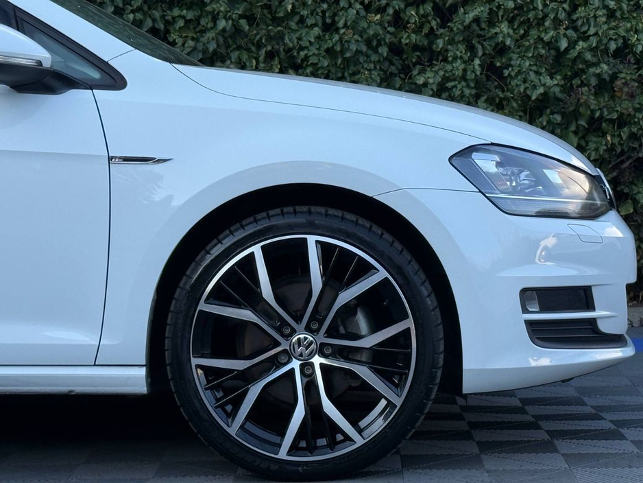 2015 Volkswagen Golf - image 9