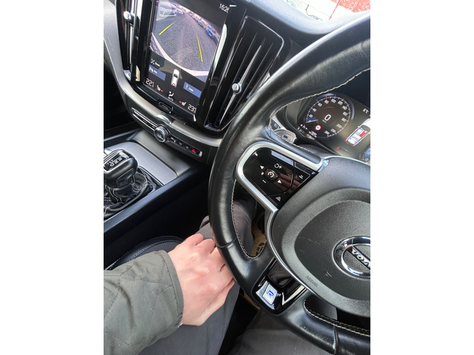 2020 Volvo XC60 - image 8