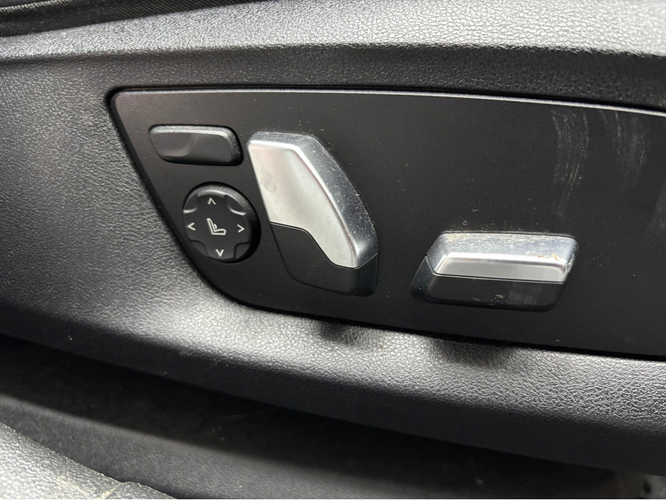 2018 BMW 5 Series - image 10