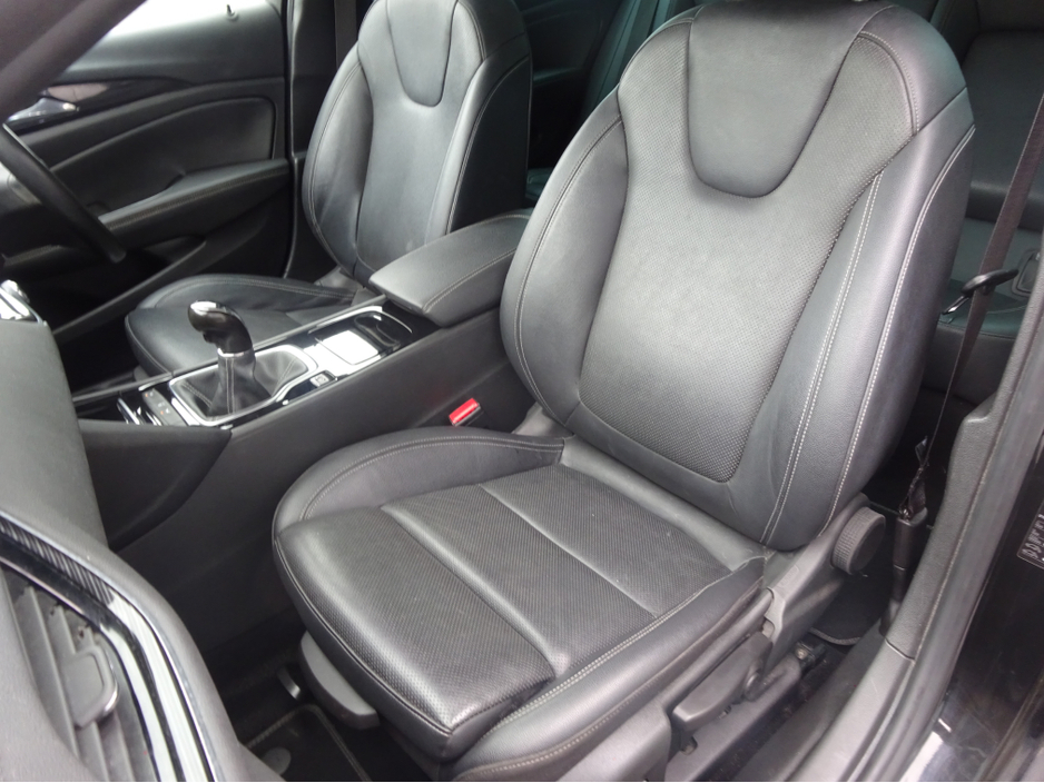 2021 Opel Insignia - image 14