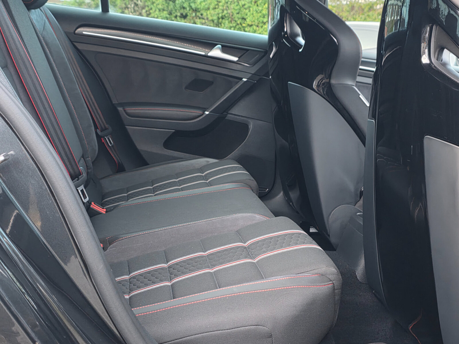 2016 Volkswagen Golf - image 19