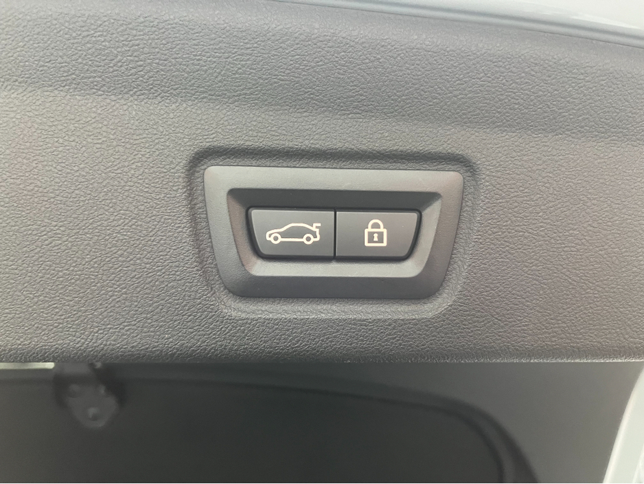 2022 BMW i4 - image 10