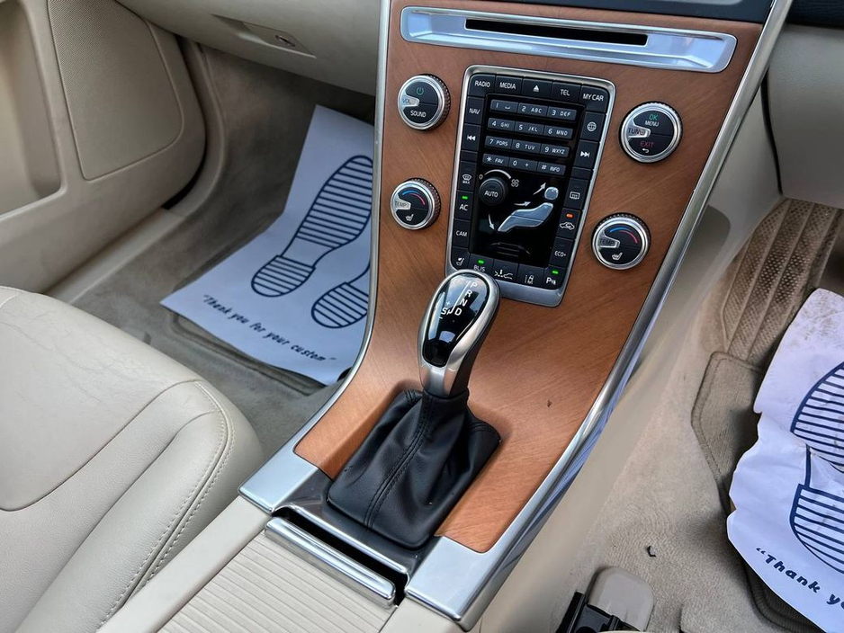 2017 Volvo XC60 CLASSIC 2.0D // SERVICE HISTORY // OPENING PANORAMIC SUNROOF // BLIND SPOT MONITOR €25,950