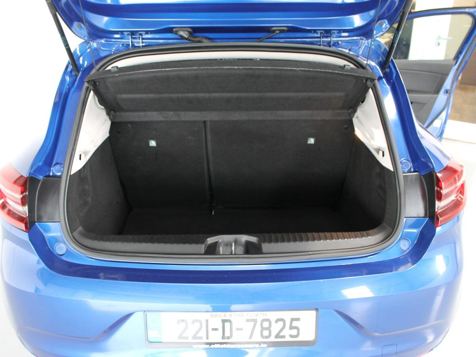 2022 Renault Clio - image 14