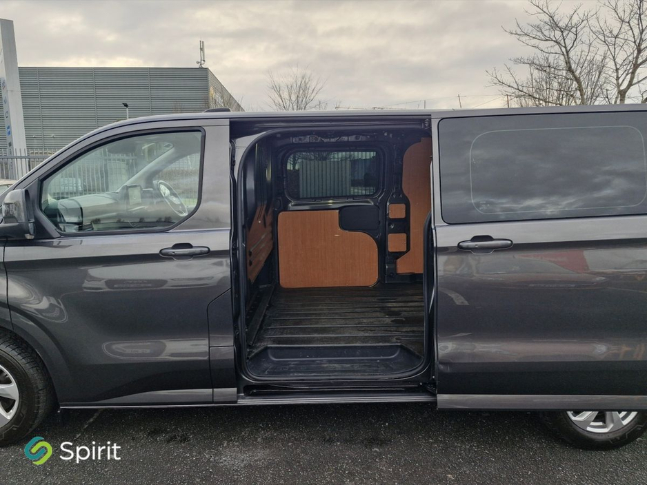2024 Ford Transit Custom - image 5